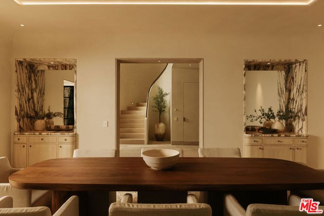 906 N Beverly Drive, Beverly Hills, CA 90210