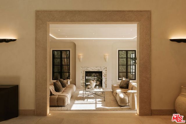 906 N Beverly Drive, Beverly Hills, CA 90210