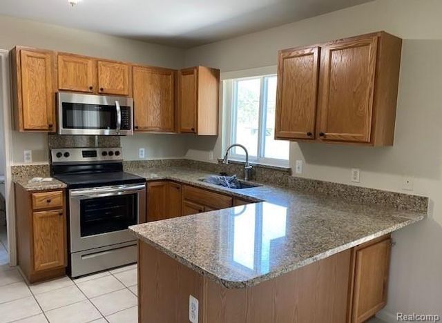 2979 Lovington Dr., Troy, MI 48083