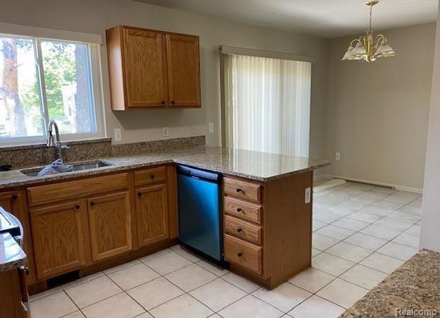 2979 Lovington Dr., Troy, MI 48083