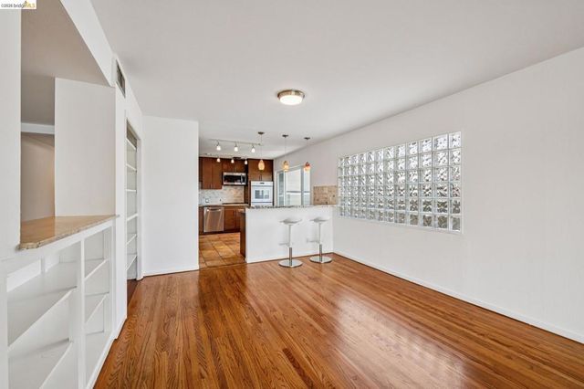 1410 Lakeshore Ave 6, Oakland, CA 94606