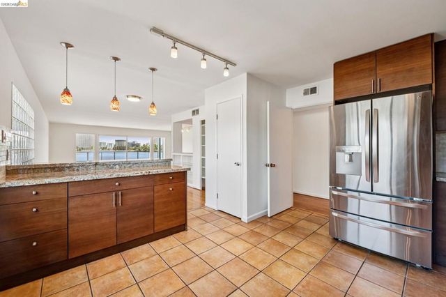 1410 Lakeshore Ave 6, Oakland, CA 94606