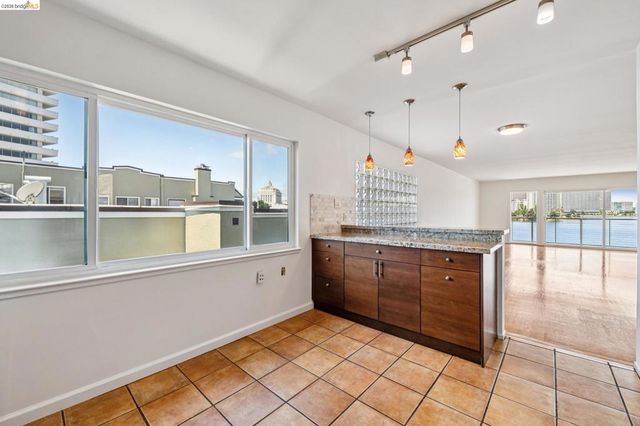 1410 Lakeshore Ave 6, Oakland, CA 94606