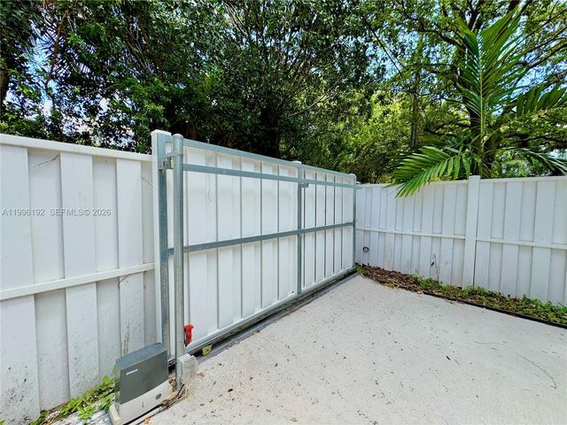 504 SW 4th Ave, Fort Lauderdale, FL 33315