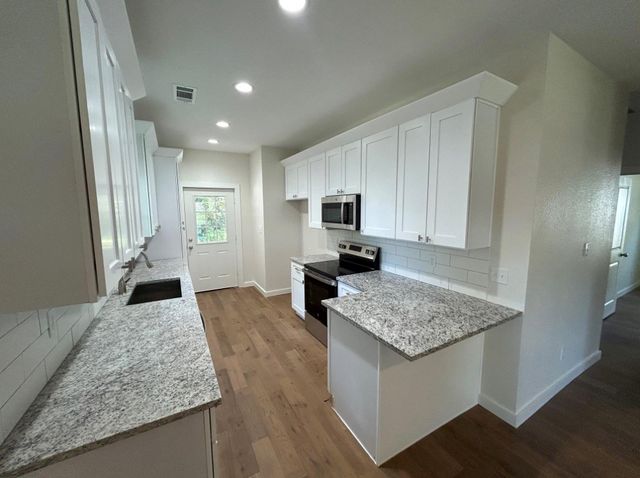 622 E Woodard Street, Denison, TX 75021