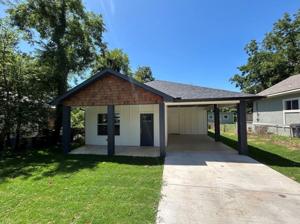 622 E Woodard Street, Denison, TX 75021