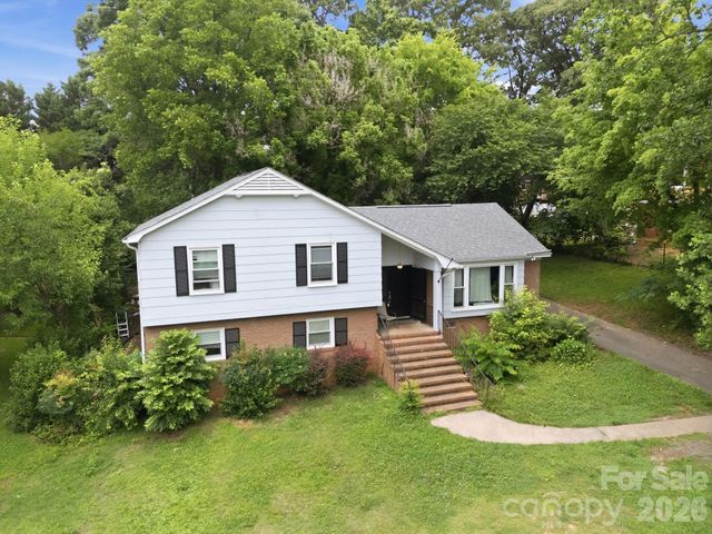 9201 Sandburg Avenue, Charlotte, NC 28213