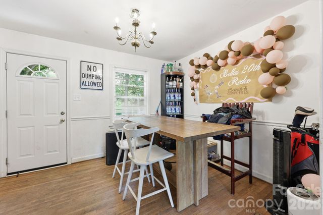 9201 Sandburg Avenue, Charlotte, NC 28213