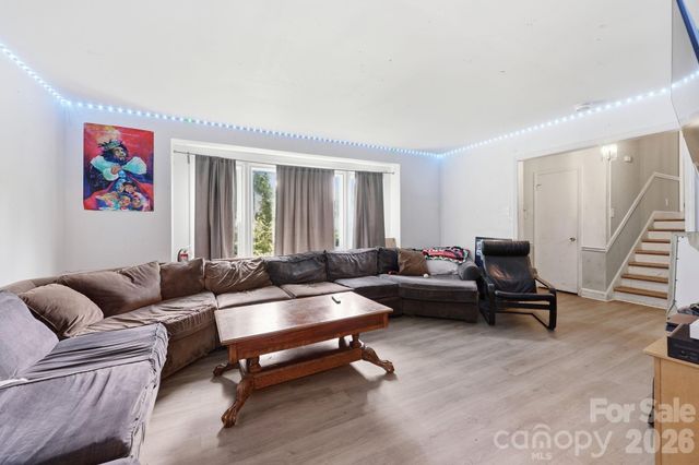 9201 Sandburg Avenue, Charlotte, NC 28213