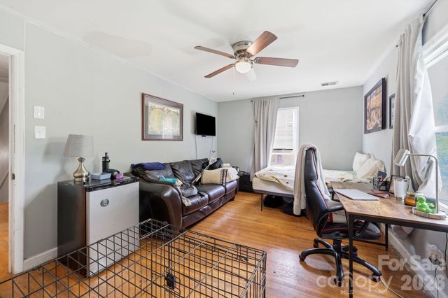 9201 Sandburg Avenue, Charlotte, NC 28213
