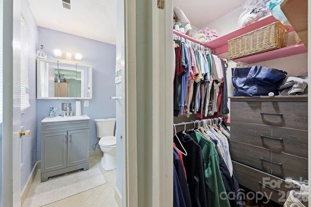 9201 Sandburg Avenue, Charlotte, NC 28213