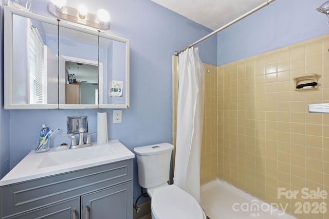 9201 Sandburg Avenue, Charlotte, NC 28213