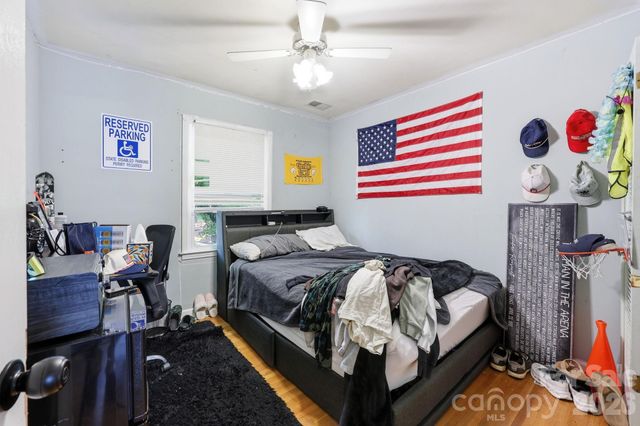 9201 Sandburg Avenue, Charlotte, NC 28213
