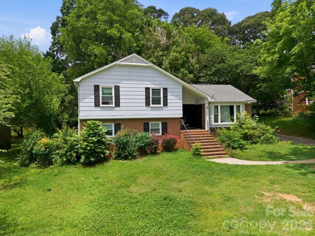 9201 Sandburg Avenue, Charlotte, NC 28213