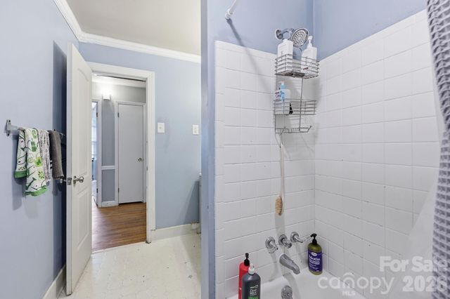 9201 Sandburg Avenue, Charlotte, NC 28213