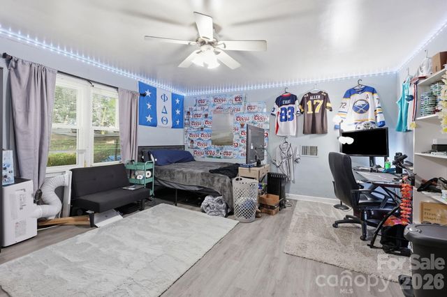 9201 Sandburg Avenue, Charlotte, NC 28213