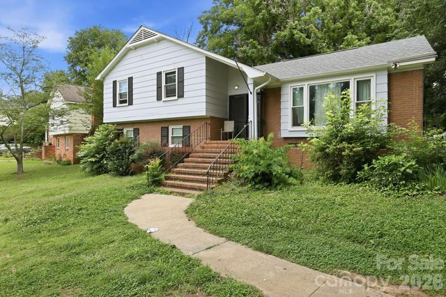 9201 Sandburg Avenue, Charlotte, NC 28213