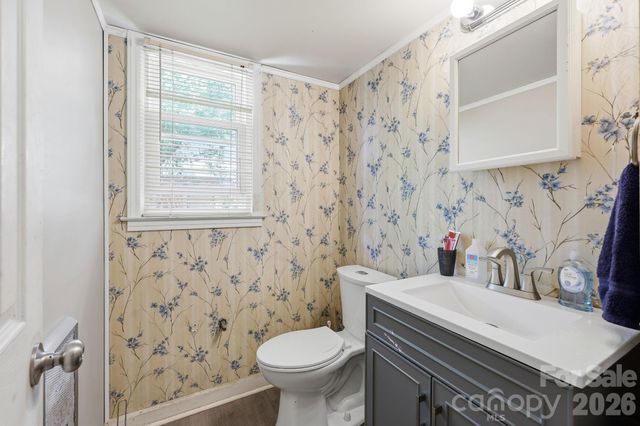 9201 Sandburg Avenue, Charlotte, NC 28213