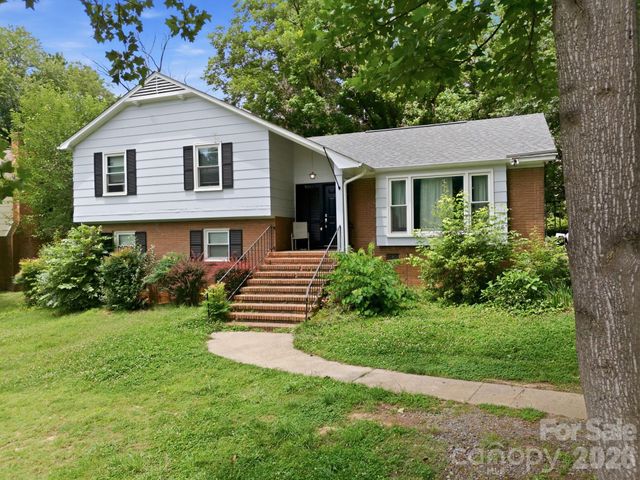 9201 Sandburg Avenue, Charlotte, NC 28213