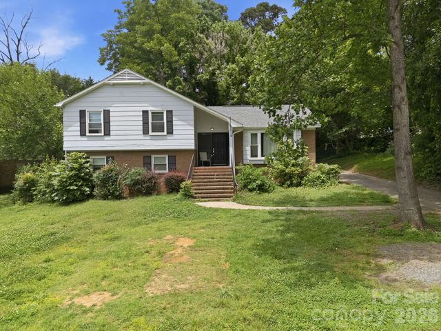 9201 Sandburg Avenue, Charlotte, NC 28213
