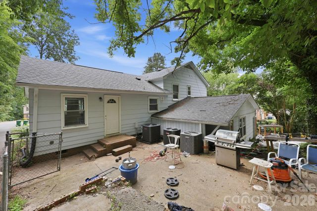 9201 Sandburg Avenue, Charlotte, NC 28213
