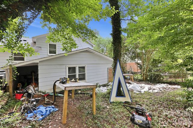 9201 Sandburg Avenue, Charlotte, NC 28213