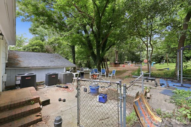9201 Sandburg Avenue, Charlotte, NC 28213