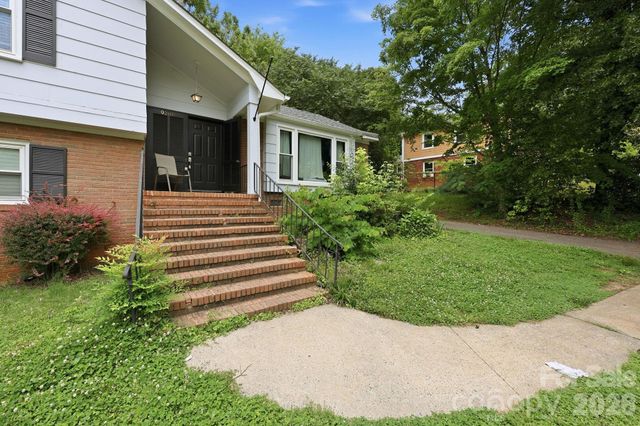 9201 Sandburg Avenue, Charlotte, NC 28213