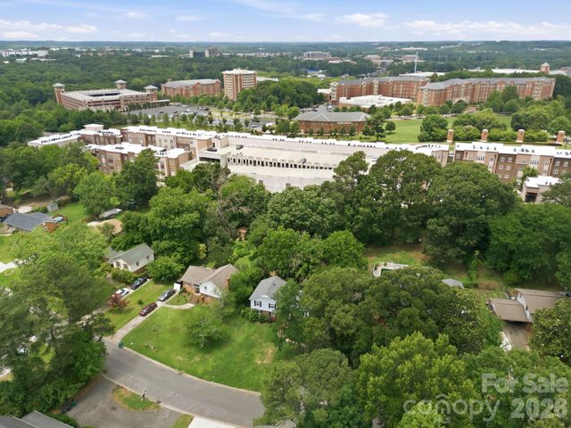 9201 Sandburg Avenue, Charlotte, NC 28213