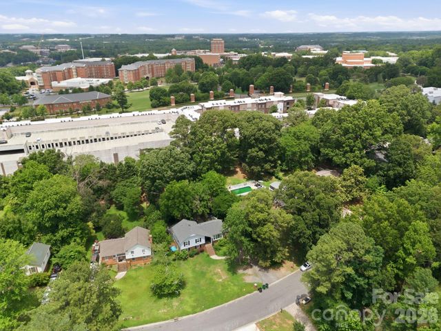9201 Sandburg Avenue, Charlotte, NC 28213