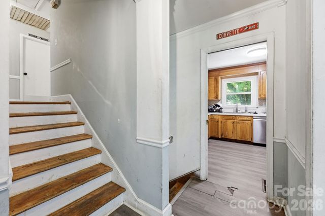 9201 Sandburg Avenue, Charlotte, NC 28213