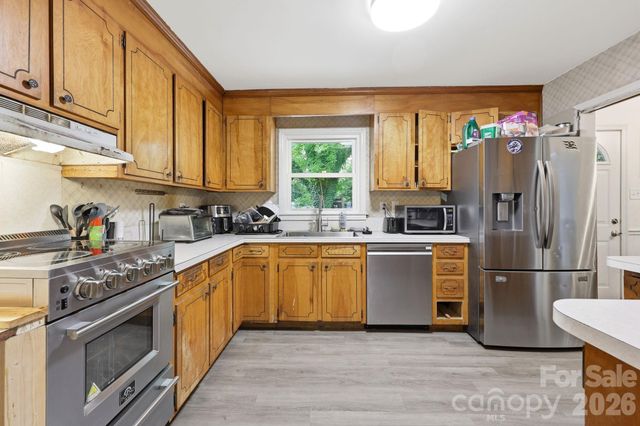 9201 Sandburg Avenue, Charlotte, NC 28213
