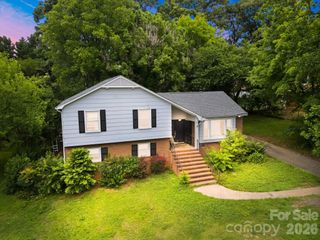 9201 Sandburg Avenue, Charlotte, NC 28213