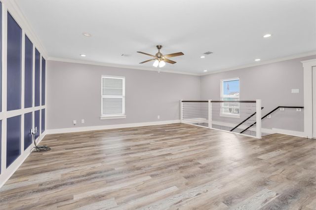 336 Ling Street, Bayou Vista, TX 77563