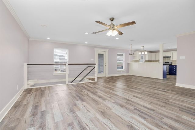 336 Ling Street, Bayou Vista, TX 77563