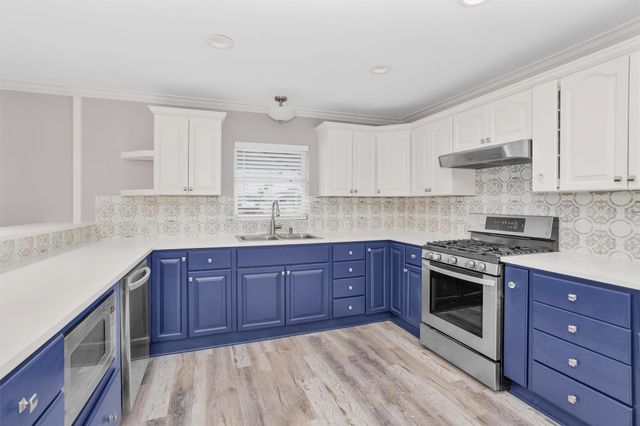 336 Ling Street, Bayou Vista, TX 77563