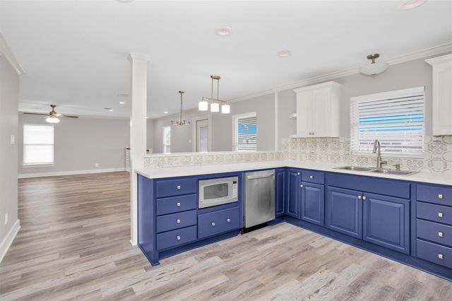 336 Ling Street, Bayou Vista, TX 77563