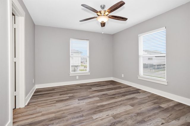 336 Ling Street, Bayou Vista, TX 77563