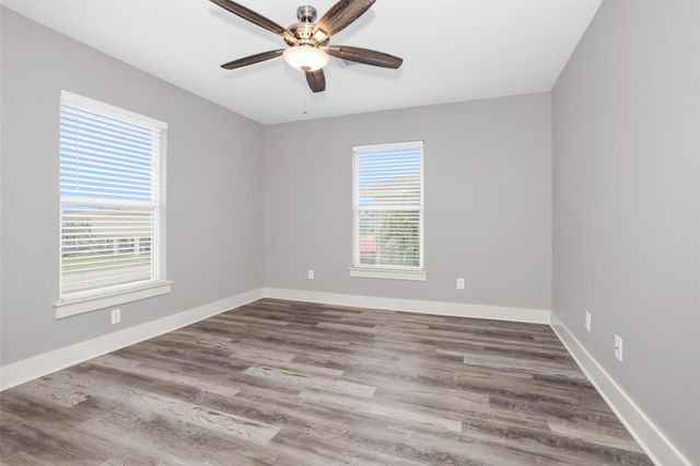 336 Ling Street, Bayou Vista, TX 77563