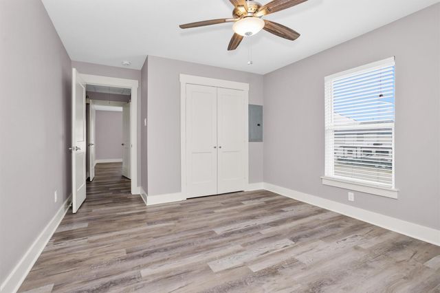 336 Ling Street, Bayou Vista, TX 77563