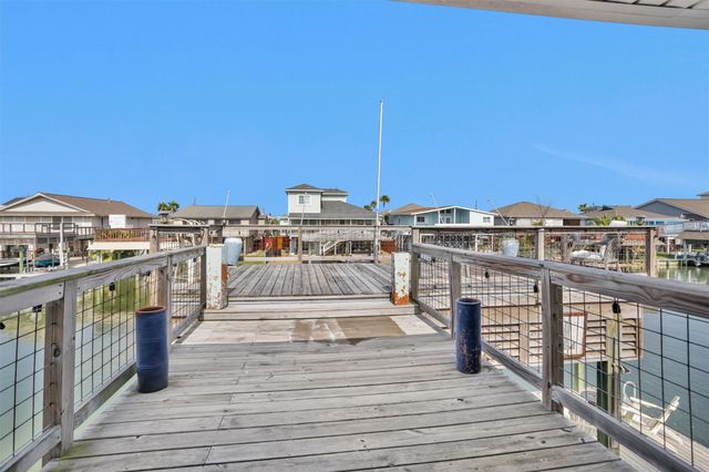 336 Ling Street, Bayou Vista, TX 77563