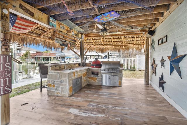 336 Ling Street, Bayou Vista, TX 77563