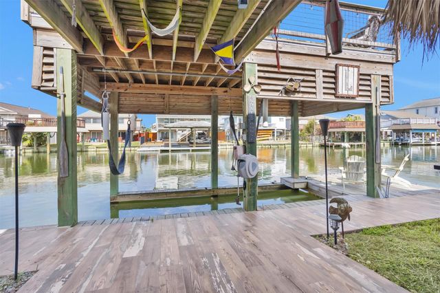 336 Ling Street, Bayou Vista, TX 77563