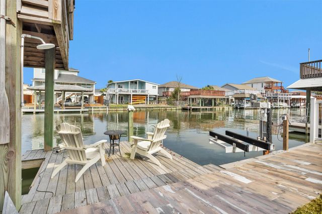 336 Ling Street, Bayou Vista, TX 77563