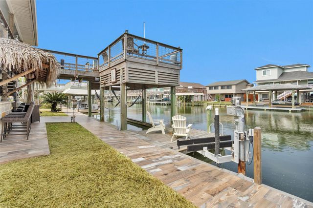 336 Ling Street, Bayou Vista, TX 77563