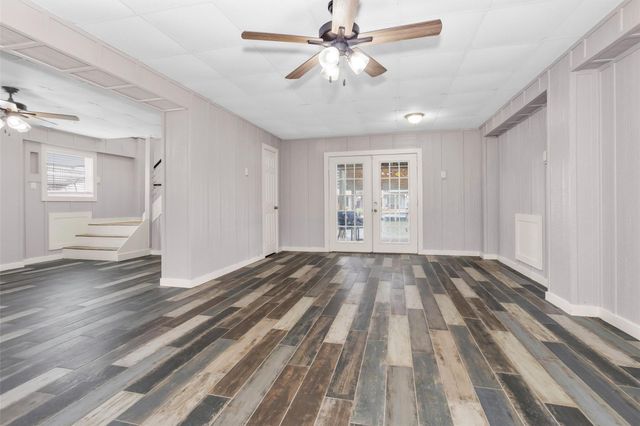 336 Ling Street, Bayou Vista, TX 77563