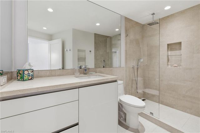 8665 Bay Colony DR 2001, Naples, FL 34108