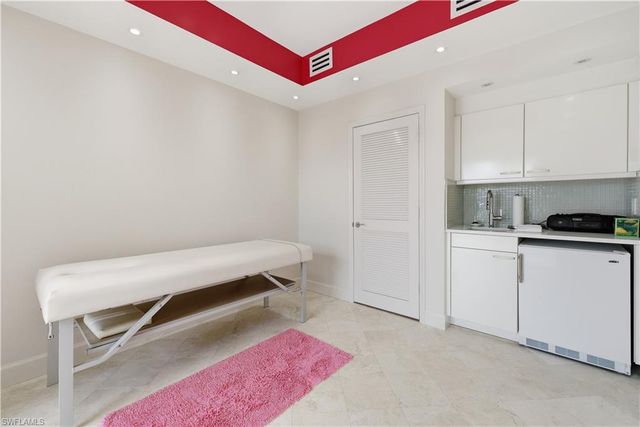 8665 Bay Colony DR 2001, Naples, FL 34108