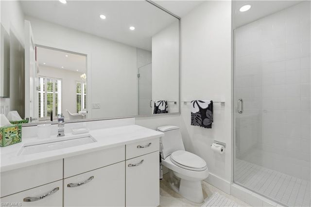 8665 Bay Colony DR 2001, Naples, FL 34108