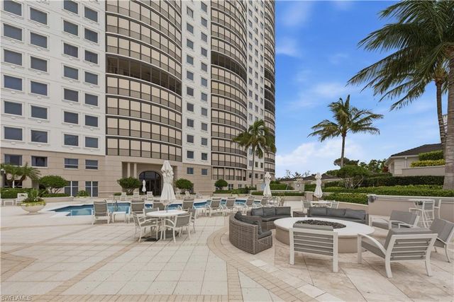 8665 Bay Colony DR 2001, Naples, FL 34108